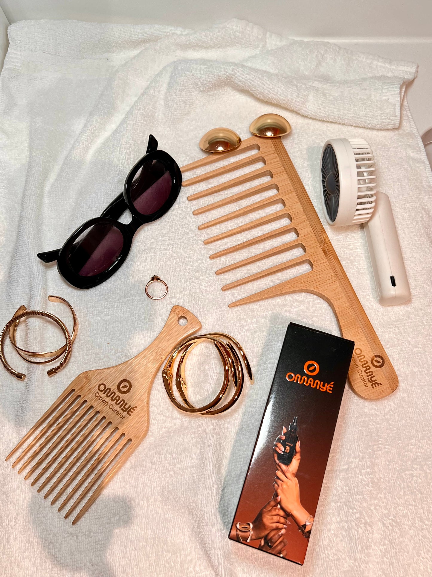 Omanyè Crown Curator-Wide Tooth Comb
